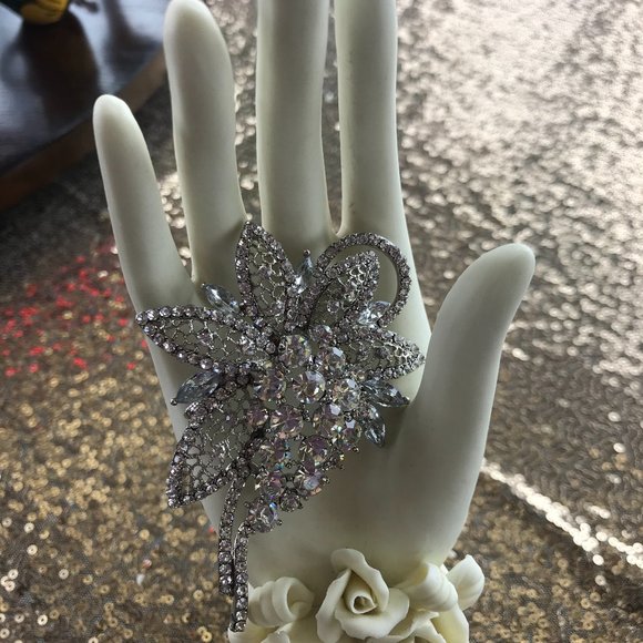LARGE RHINESTONE BRROCH - Picture 1 of 3